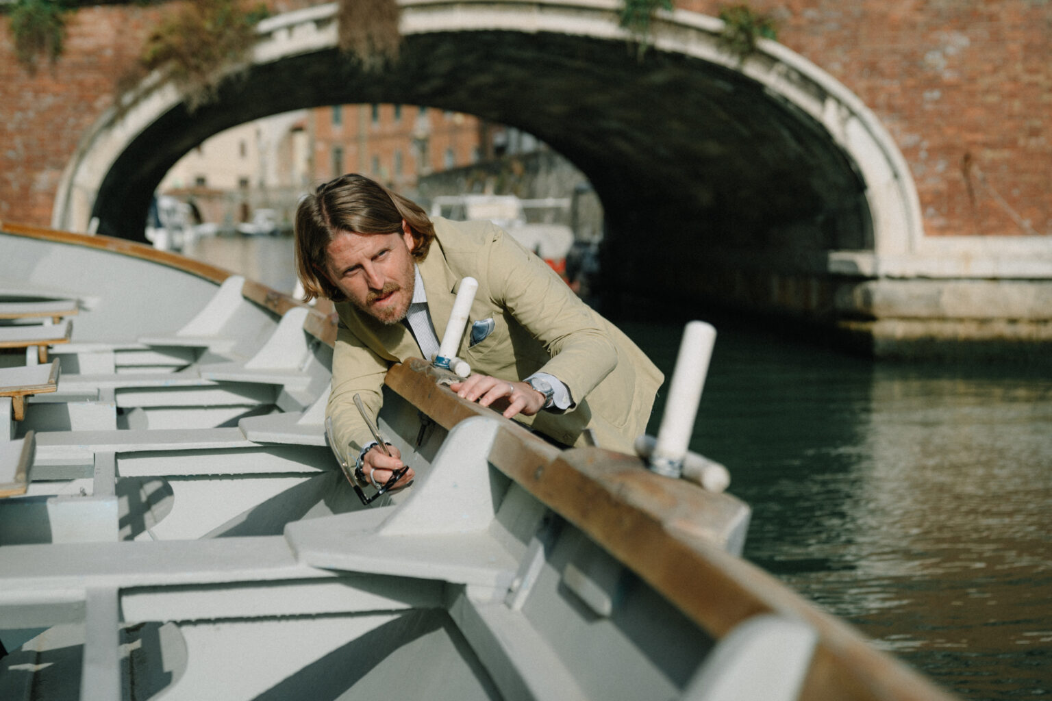 Tra riflessi d’acqua, ponti e canali